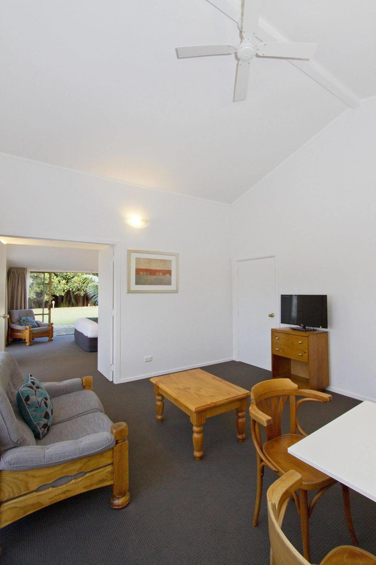 Castaway Norfolk Island Hotell Burnt Pine Exteriör bild